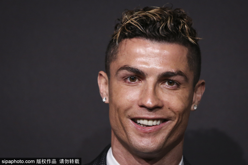 斯帕莱蒂：首发能直观了解热格罗瓦的表现，戴维需要继续提升（斯帕莱蒂：安排热格罗瓦首发以直观评估，戴维仍需提升）