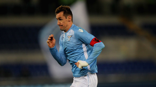 保罗离队快船终结5连败！哈登轰27+9轻取老鹰：与队友贴耳热聊（保罗离队，快船止住五连败；哈登27+9轻取老鹰，与队友贴耳热聊）