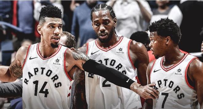 湖人浓眉哥篮下统治球队获胜（戴维斯内线称霸助湖人取胜）