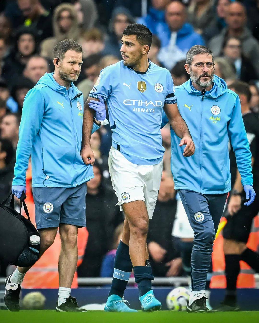 意媒：布雷默和鲁加尼今日参与全队合练，弗拉霍维奇在旁观看（意媒：布雷默、鲁加尼今日随队合练，弗拉霍维奇在场边观战）