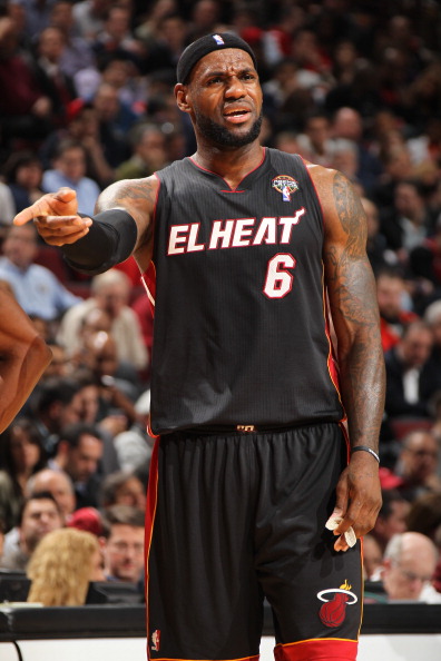 2025赛季中超客场积分前5：海港15战11胜高居第一，申花第二（中超2025赛季客场积分榜前五：海港15客11胜领跑，申花位列第二）