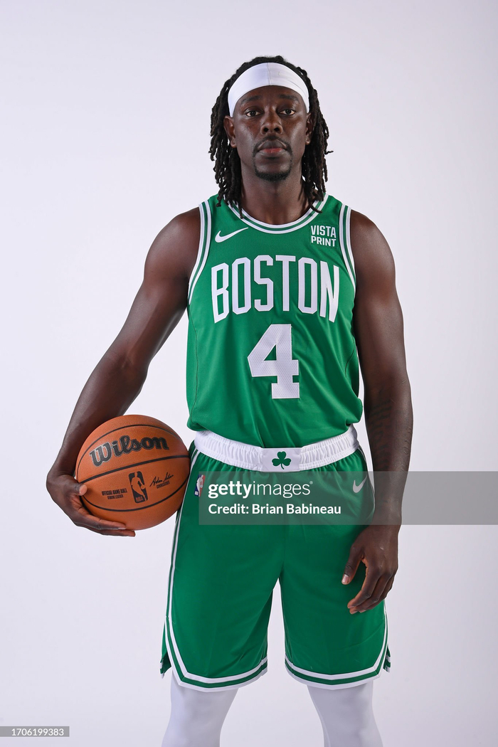 卡洛斯：C罗是所有球员的榜样；相比小罗我更爱去大罗的派对（卡洛斯：C罗堪称球员标杆；相比小罗，我更爱参加大罗的派对）