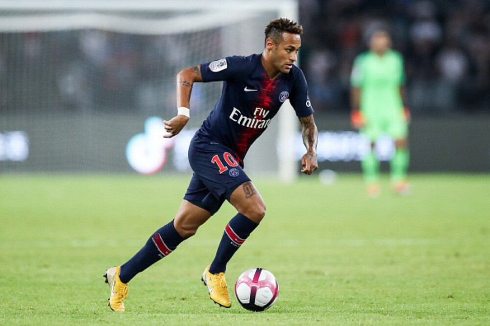 欧冠积分榜分析：小组晋级形势紧张,（欧冠形势解读：小组出线争夺白热化）