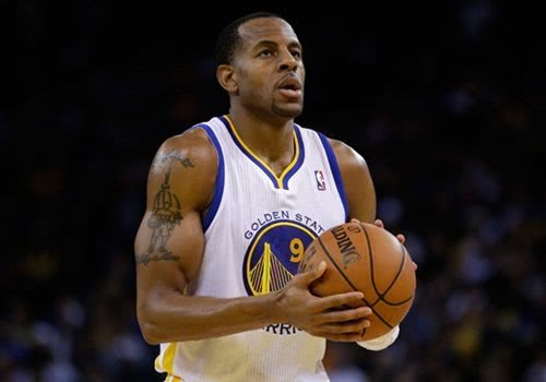 王伟：亚泰中期想引进更好的球员，但这些球员不愿冒巨大风险（王伟：亚泰计划中期补强，但优质球员因风险顾虑拒绝加盟）