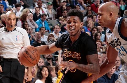 中超转会市场：广州队签下新前锋,（广州队引进新前锋，中超转会市场再起波澜）